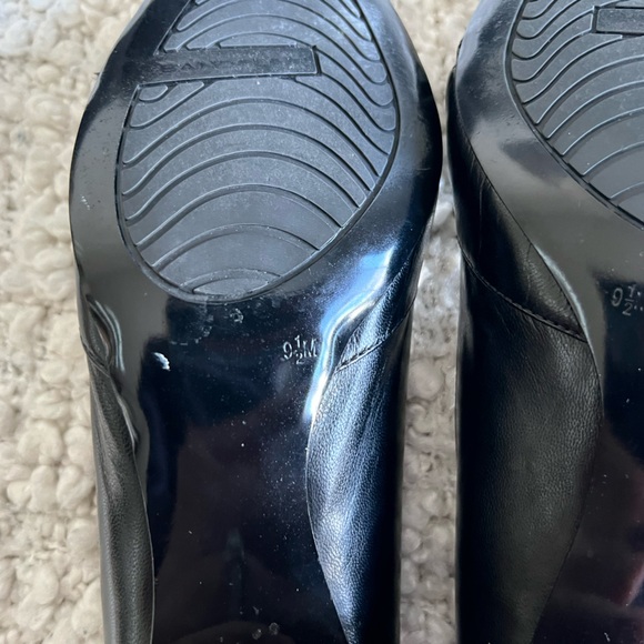 Bandolino black pumps with bow detail size 9.5 - Picture 5 of 6